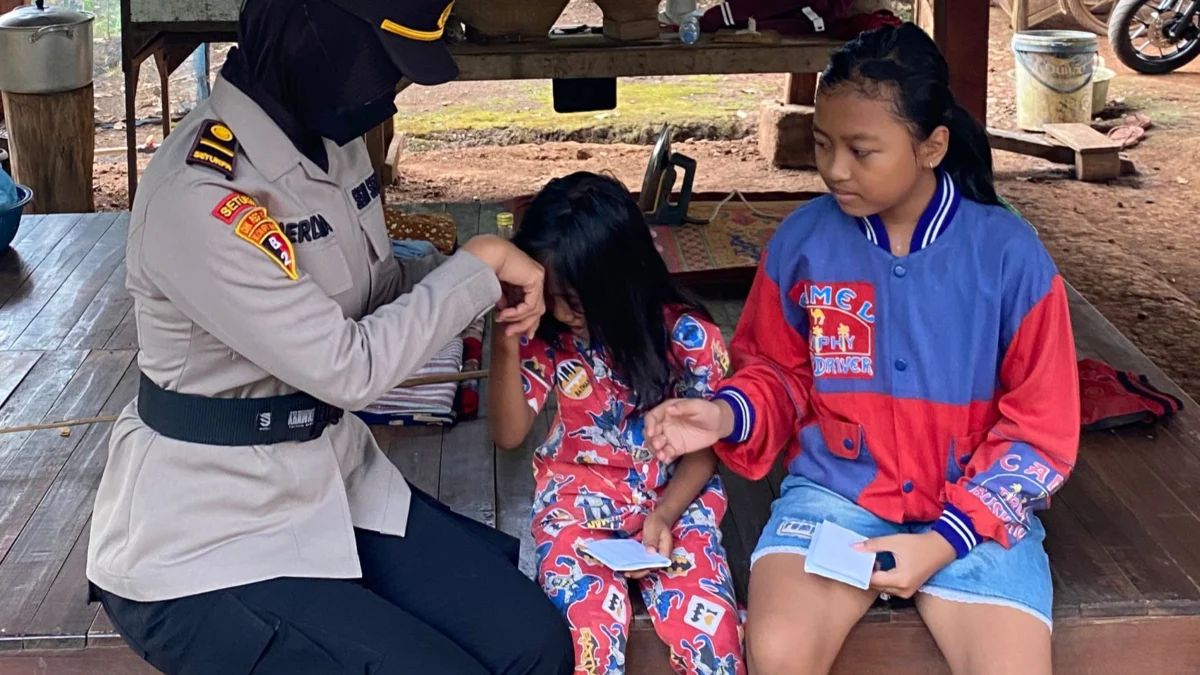 Manfaatkan Cuti Lebaran, Siswa RESIMEN 51AP Di Desa Cikaum Barat Subang Berbagi bersama Dhuafa dan Yatim