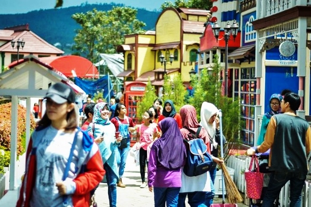 KUNJUNGAN WISATAWAN: Kota Mini Floating Market Lembang menjadi salah satu destinasi wisata yang banyak dikunjungi wisatawan lokal hingga mancanegara. DOK PASUNDAN EKSPRES