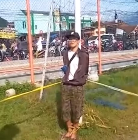 Pura-pura Bawa BOM dan Ancam Teller Bank di Majalengka, Seorang Pria Malah Diikat di Tiang Gawang