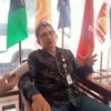 DIWAWANCARAI: Ketua KPU Cimahi, Muhamad Irman saat diwawancarai awak media di ruang kerjanya, Kamis (16/6). JABAR EKSPRES