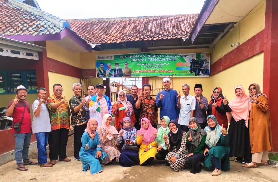 Catat Sejarah! SMAN 1 Tengah Tani Cirebon Buka PPDB. Komisi V DPRD Jabar Realisasikan Proses Belajar Mengajar 