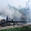 Konsleting Listrik, Pabrik Penggilingan Bahan Baku Kasur di Pagaden Kebakaran