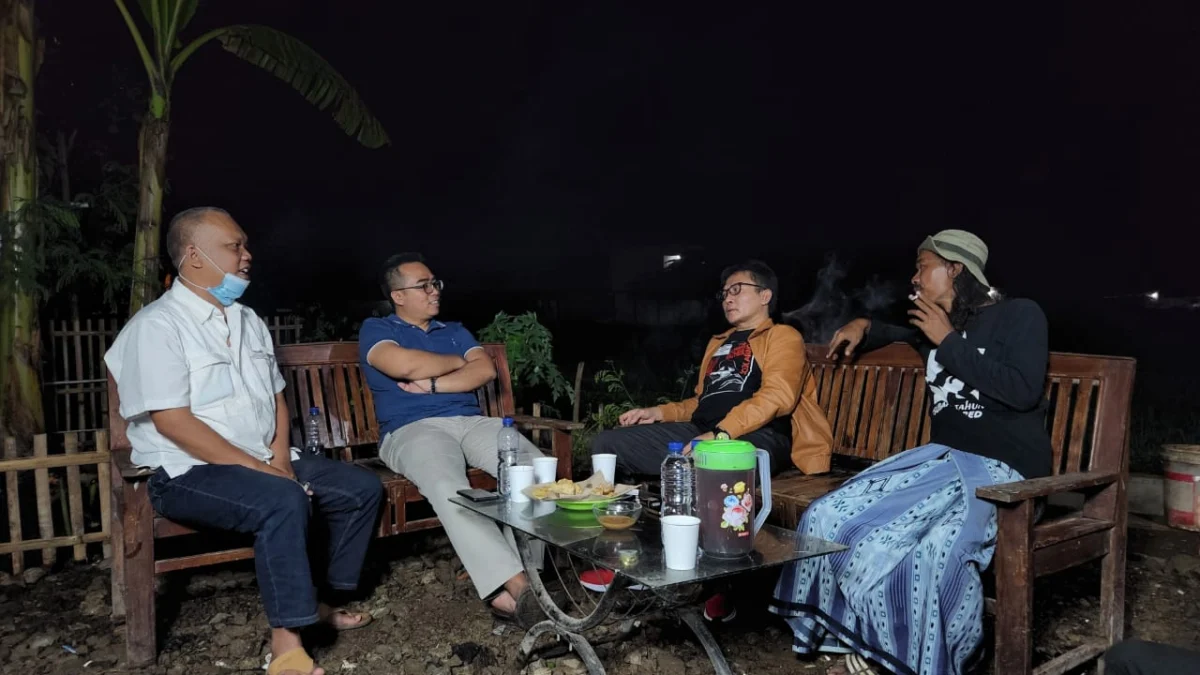 Malam Minggu di 'Rumah Babe', Upaya Menghidupkan Kembali Diskusi Publik di Subang