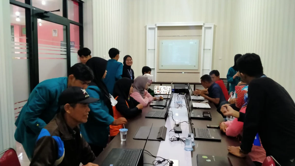 Kiprah Nyata Mahasiswa Universitas Mandiri, Lakukan Gerakan Mengajar hingga Tutor Teknologi Desa