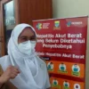 BERI KETERANGAN: Kepala Dinas Kesehatan Kota Bandung Ahyani Raksanagara menjelaskan mengenai angka Covid-19 di Kota Bandng yang naik hingga 300 persen dua pekan terakhir.JABAR EKSPRES 