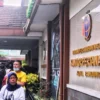 SENGKETA LAHAN: Kantor BPN Kota Bandung digeruduk warga Dago Elos-Cirapuhan yang berunjuk rasa, meminta ketegasan BPN soal sengketa kepemilikan lahan, beberapa waktu lalu. JABAR EKSPRES