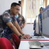 PERESMIAN: Plt Bupati Bandung Barat Hengki Kurniawan meresmikan program Pojok Baca Digital masyarakat. 