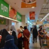 Malam Takbiran Idul Adha, Supermarket di Subang Penuh, Begini Tips Hindari Antri Saat Bayar (Foto: Juni/Pasundan Ekspres)