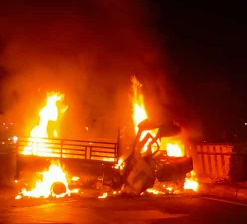 Kecelakaan Maut, Mobil Bak Terbuka Terbakar di Pamanukan, 4 Orang Tewas 3 Luka-luka