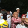 Kembali ke Tanah Air, Sejumlah Jamaah Haji Kloter 1 Asal Subang Disambut Bupati