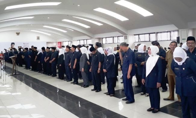 ILLUSTRASI: Ratusan Kepala Sekolah SD dan SMP dilantik di gedung Ballroom Komplek Perkantoran Pemkab Bandung Barat. JABAR EKSPRES