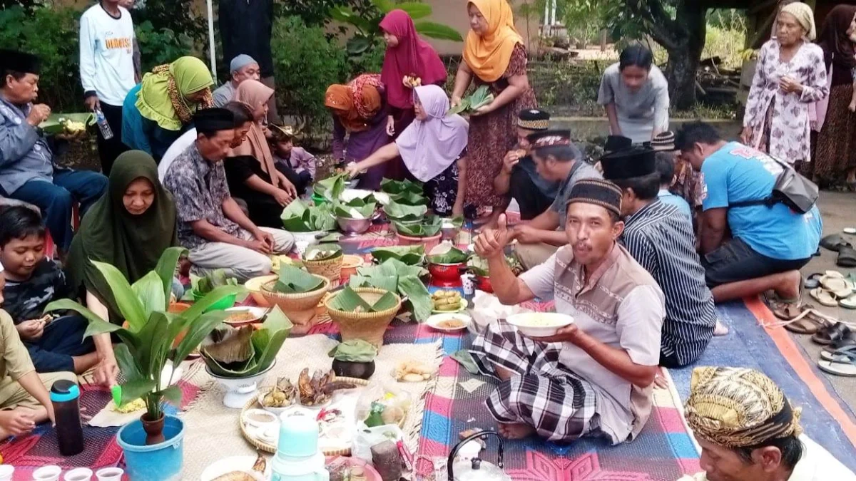 Tradisi Hajat Babarik di Cisarongge Desa Gunungsari