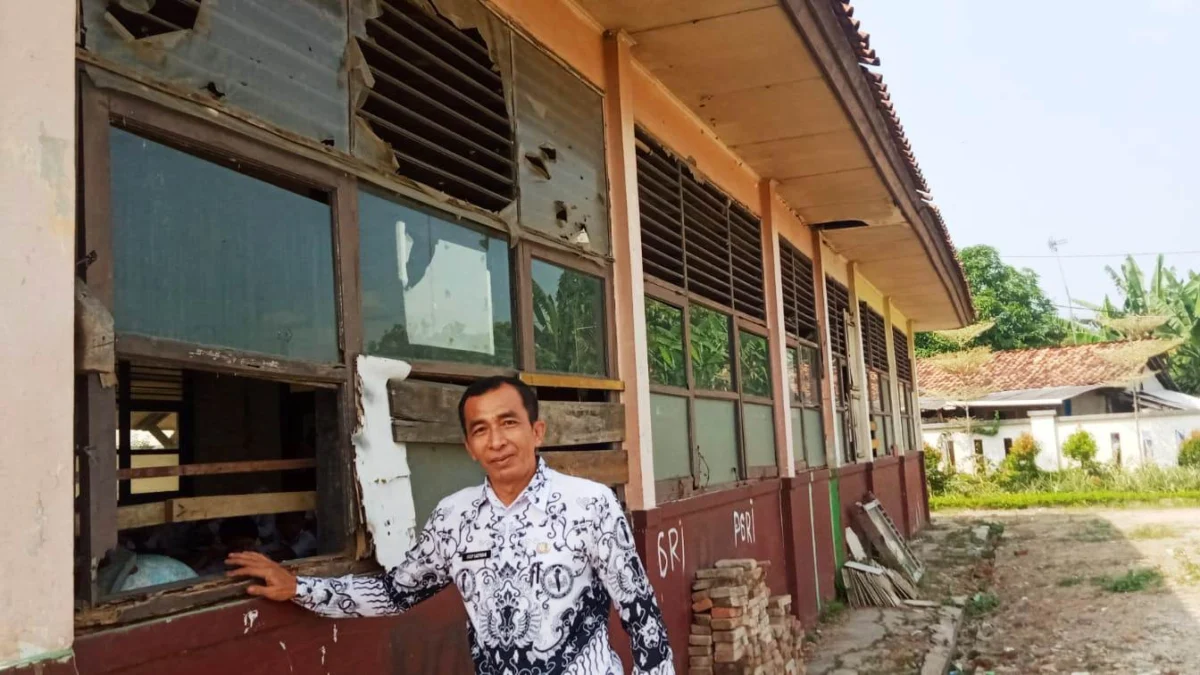 Rusak Dan Tak Kunjung Diperbaiki, Siswa SDN Pancawati Terancam Tertimpa Bangunan