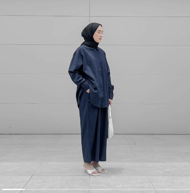 Mau Pilih yang Mana? Berikut Rekomendasi Warna Hijab yang Cocok untuk Baju Warna Navy