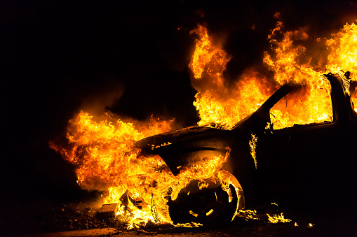 Bahaya Mengintai Naik Mobil Bak Terbuka, Empat Orang Terbakar Jadi Pelajaran