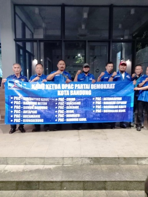 MUSCAB: Sejumlah Dewan Pimpinan Anak Cabang (DPAC) Partai Demokrat Kota Bandung menggeruduk DPP Partai Demokrat di Jakarta, untuk mempertanyakan hasil Muscab yang dinilai cacat hukum. JABAR EKSPRES
