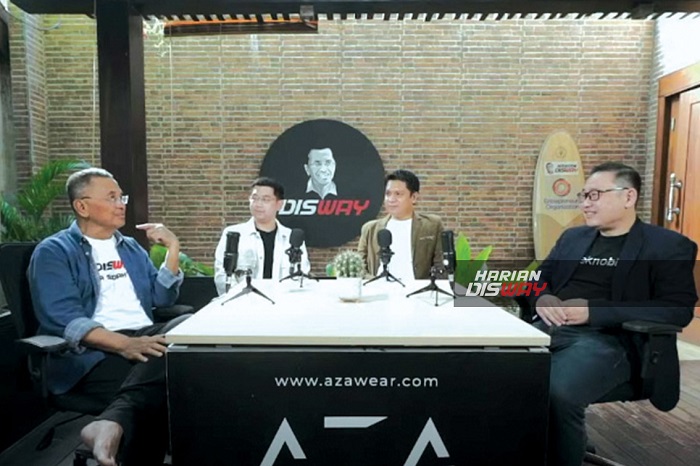Seminar Digital Marketing 2022 (PODCAST: TIM Digimaru (dari kanan) Michael Sugiharto, Andri Firmansyah, dan Anthony Soehartono saat podcast bersama Dahlan Iskan)