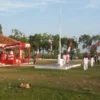 Upacara Penurunan Bendera Merah Putih di Kecamatan Compreng