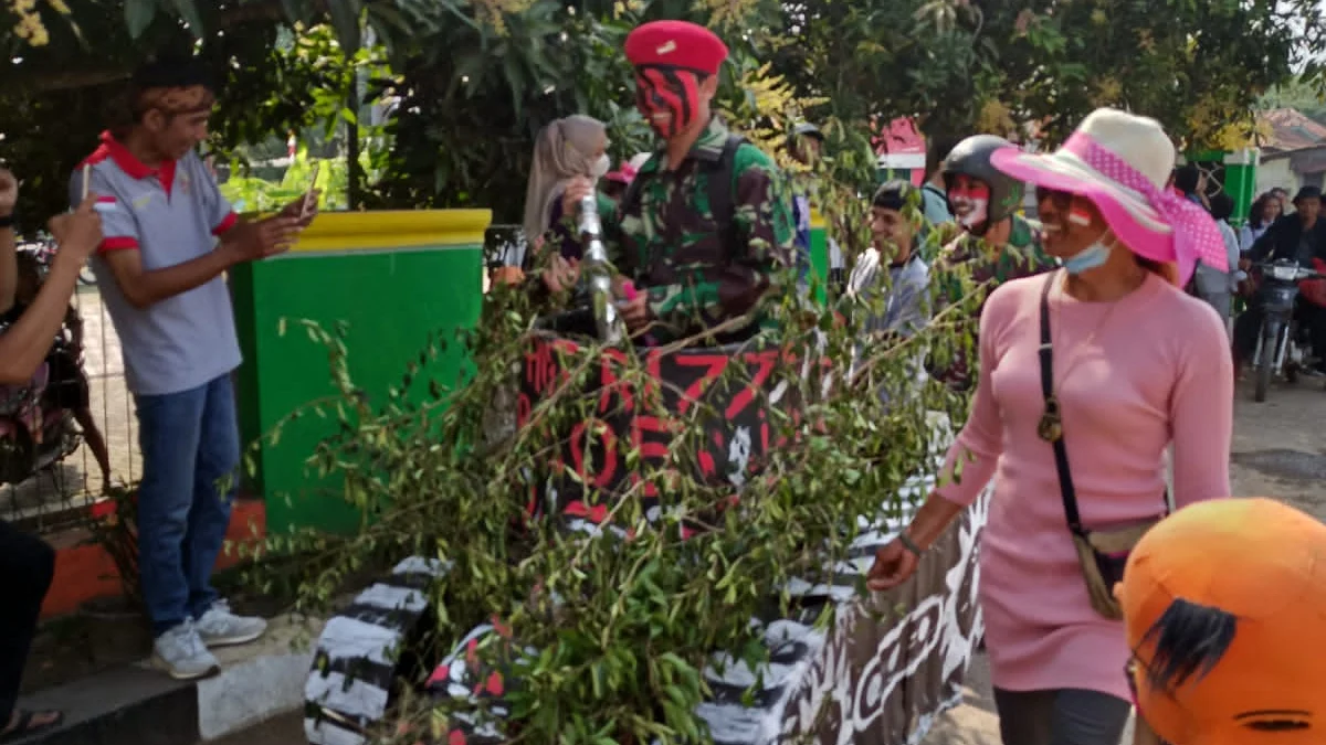 Tenk Waja Ramaikan Karnaval Agustusan Di Desa Pangsor