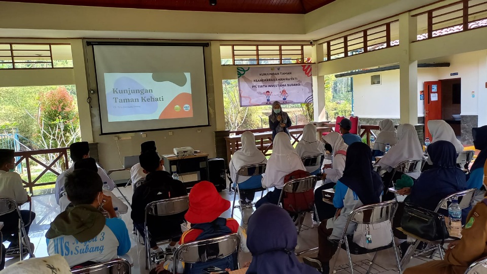 Belajar Keanekaragaman Hayati dan Lingkungan di Taman Kehati Aqua Subang