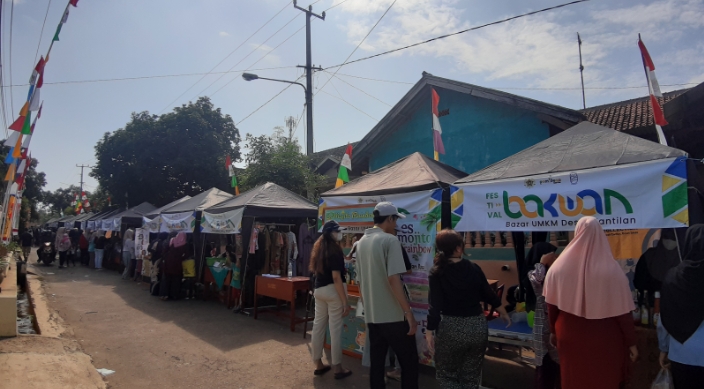 Bangkitkan Ekonomi Masyarakat, Mahasiswa KKN UGM Kolaborasi dalam Kegiatan Bazar UMKM Di Desa Wantilan