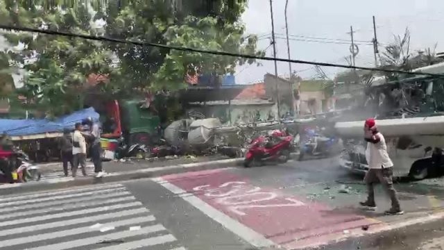 Kecelakaan Truk di Bekasi Hari In