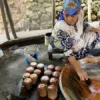 BERKUALITAS: Desa Ciawi menjadi daerah penghasil gula aren berkualitas.ADAM SUMARTO/PASUNDAN EKSPRES 