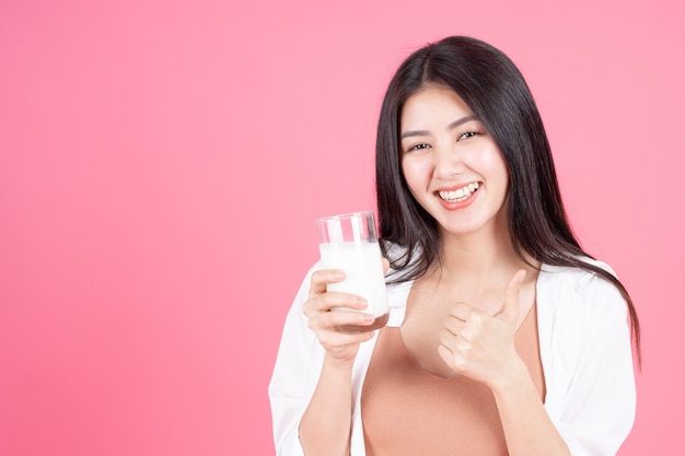 Fakta Bahaya Minum Susu Kental Manis yang Bukanlah Susu, Tetapi ... (Foto Ilustrasi, Feeepik)