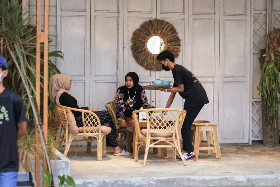 KULINER: Summer Cafe & Resto merupakan tempat makan atau tempat nongkrong hits di Subang yang saat ini menjadi tujuan berbagai kalangan untuk menghabiskan waktu luang bersama teman, kerabat, dan keluarga.CINDY DESITA/PASUNDAN EKSPRES
