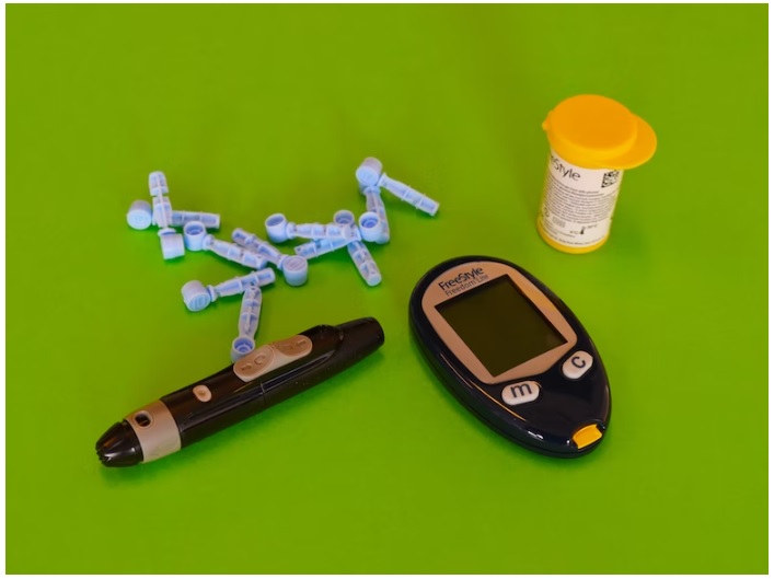 Cek Gula Darah Normal, Begini Cara Cek Mandiri di Rumah untuk Menghindari Kelebihan Gula Sejak Dini (Ilustrasi alat cek gula darah, via unsplash-Diabetesmagazijn.nl)