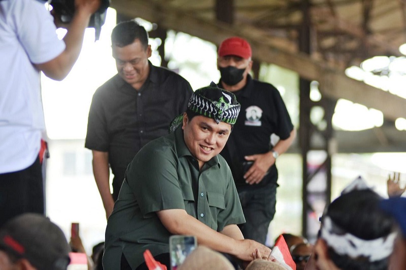 DUKUNGAN: Menteri BUMN, Erick Thohir saat menghadiri acara silaturahmi warga Jawa Barat, di Jalan Laswi Kota Bandung.EKO SETIONO/PASUNDAN EKSPRES