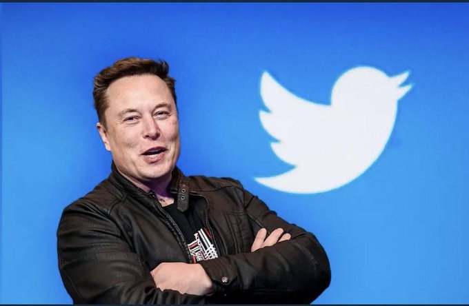 Elon Mask mengunggah meme Twitter sedang berswafoto dengan Twitter itu sendiri.
