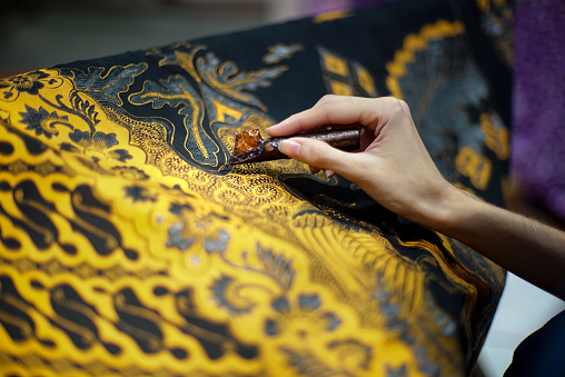 7 Motif Batik Cirebon yang Harus Kamu Tahu, Cantik dan Bersejarah!