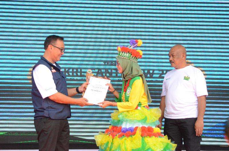 Pemdakab Bogor Beri Penghargaan Kampung Ramah Lingkungan Tahun 2022