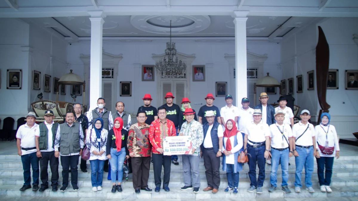 Pemda, Disdikbud dan PGRI Subang Kolaborasi Beri Donasi Korban Gempa Cianjur Senilai Rp600 Juta