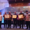 PENGANUGRAHAN: Kepala BMPR Jabar Bambang Tirtoyuliono mewakili Gubernur Jabar, menerima penghargaan Pelaksanaan Pengawasan Penataan Ruang Tahun 2022 dari Kementerian Agraria dan Tata Ruang/Badan Pertanahan Nasional (ATR/BPN) Republik Indonesia.