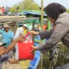 Kapolres Subang Berikan Bantuan Sembako untuk Nelayan Pantura