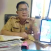 Kepala Bidang Pendaftaran dan Kependudukan Disdukcapil Subang Iwan Firmansyah saat memperlihatkan contoh KTP Digital.