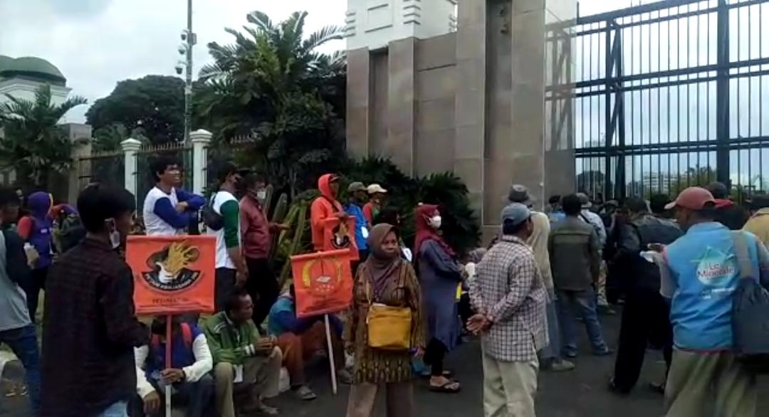 Petani Penggarap PT Sang Hyang Seri Demo di Gedung DPR, Ini Tuntutannya