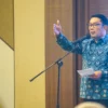 Gubernur Jawa Barat Ridwan Kamil pada Rakerda Program Bangga Kencana Provinsi Jawa Barat di Hotel Holiday Inn Kota Bandung, Selasa (14/2)