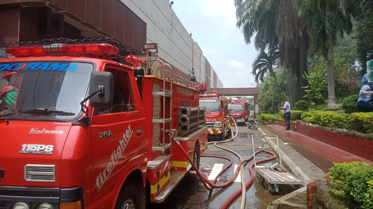 Petugas Pemadam Kebakaran Kabupaten Purwakarta memastikan kebakaran di PT Elegant itu tidak memakan korban jiwa.
