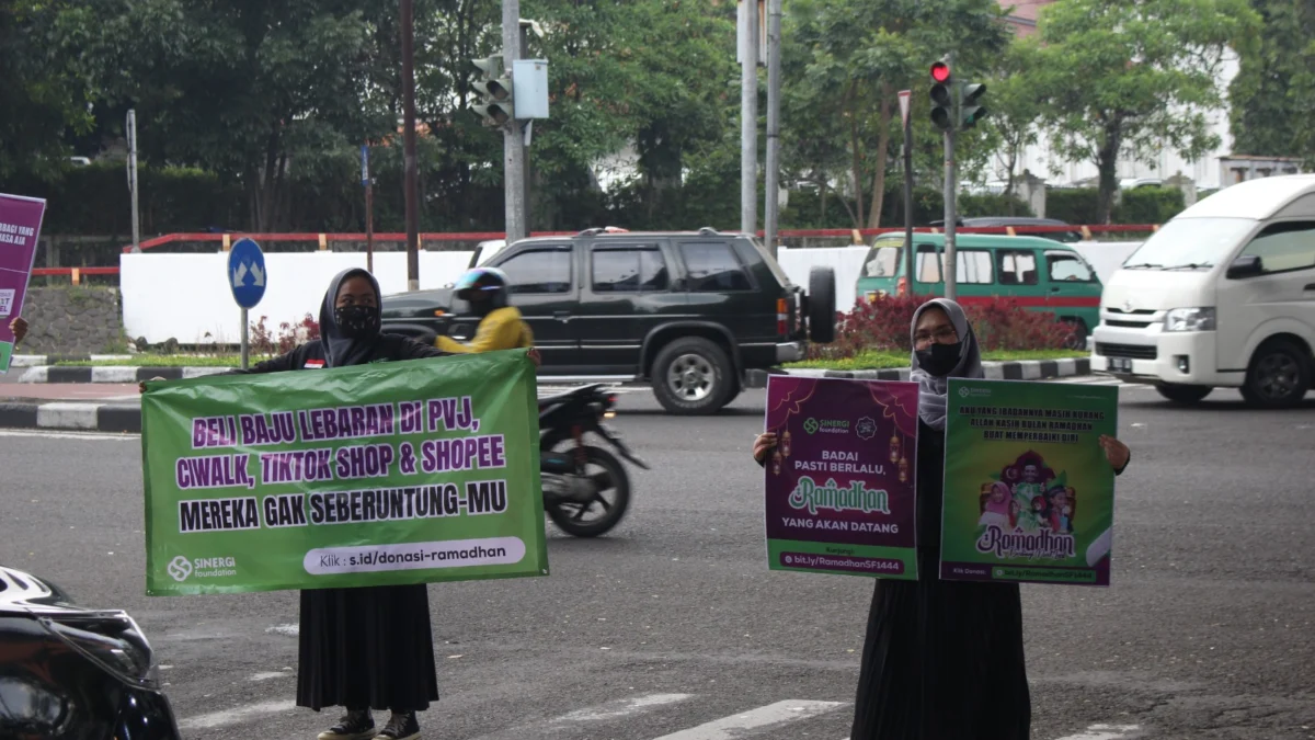 Serukan Program Kebaikan Ramadhan, Sinergi Foundation Menggelar Street Campaign Bersama Para Volunteer