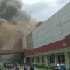 Kebakaran terjadi di PT Elegant, Desa Kembangkuning, Kecamatan Jatiluhur, Kabupaten Purwakarta, Kamis (23/3).