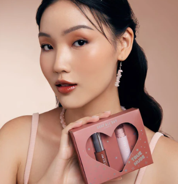 TOP 5 Lip Gloss Brand Lokal 2023, Bikin Bibir Sehat dan Cantik! (Via Website Rose All Day)