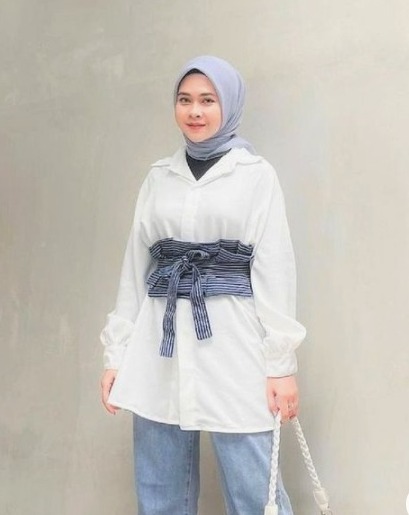 Tampil Fashionable Dengan Mix and Match Kemeja Putih Untuk Wanita Dijamin Stylish! (Via Pinterest Sofia Zara)