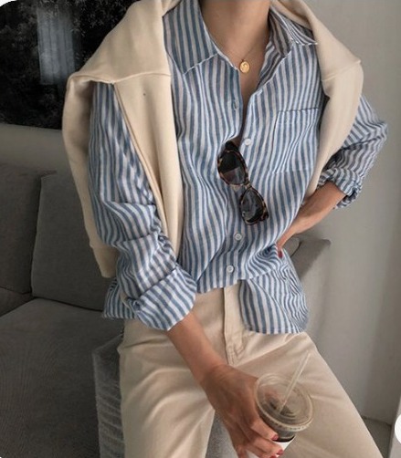Outfit INSPO Kemeja Biru Bikin Wanita Tampil Fashionable! (Via pinterest)