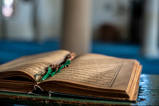 Keistimewaan Al-Qur'an yang Perlu Kamu Ketahui : Dapat Menyejukan Hati