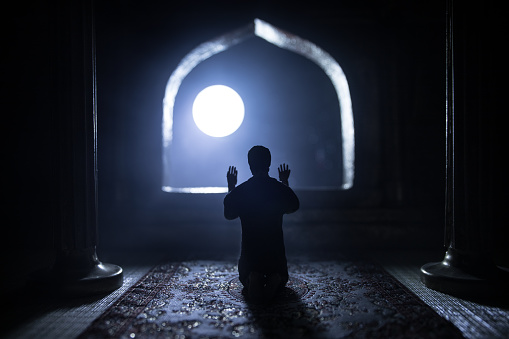 Kumpulkan Pahala Saat Ramadhan dengan Banyak Sholat Malam, Simak Tata Cara Shalat Tahajud di Sini