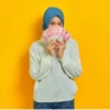 Pinjaman Online Terbaik Bunga Rendah, Limit 50 Juta Cepat Cair, Ada Pinjol Syariah Juga! (via-Pexels-bangunstockproduction-6)