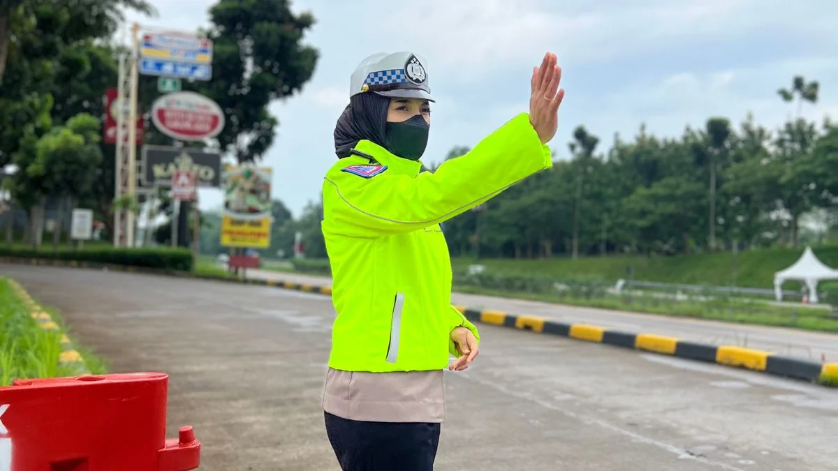 Polwan Cantik dari Polres Subang Briptu Rahma Yunita Rela Tak Mudik Demi Amankan Lalulintas